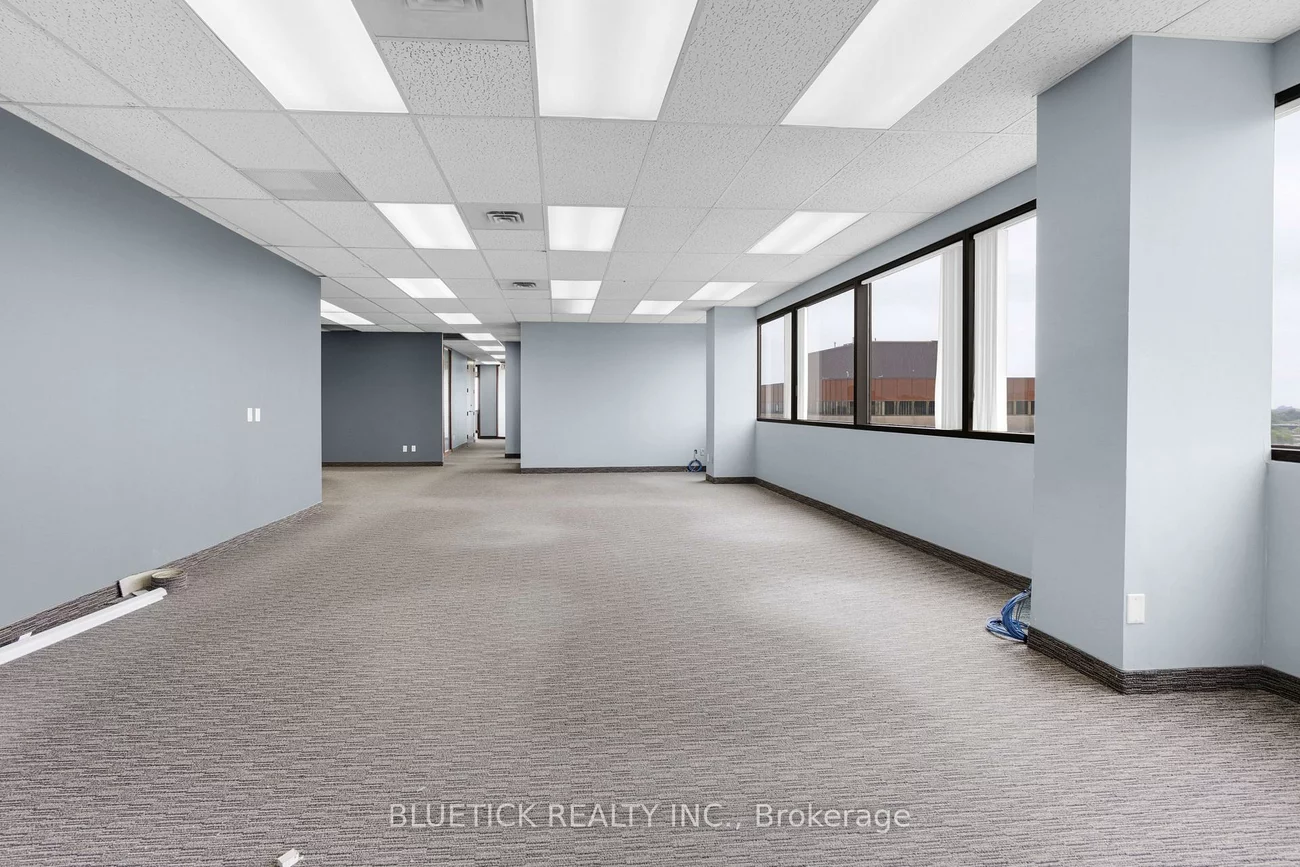 700, Dorval, 1014 - QE Queen Elizabeth, Oakville