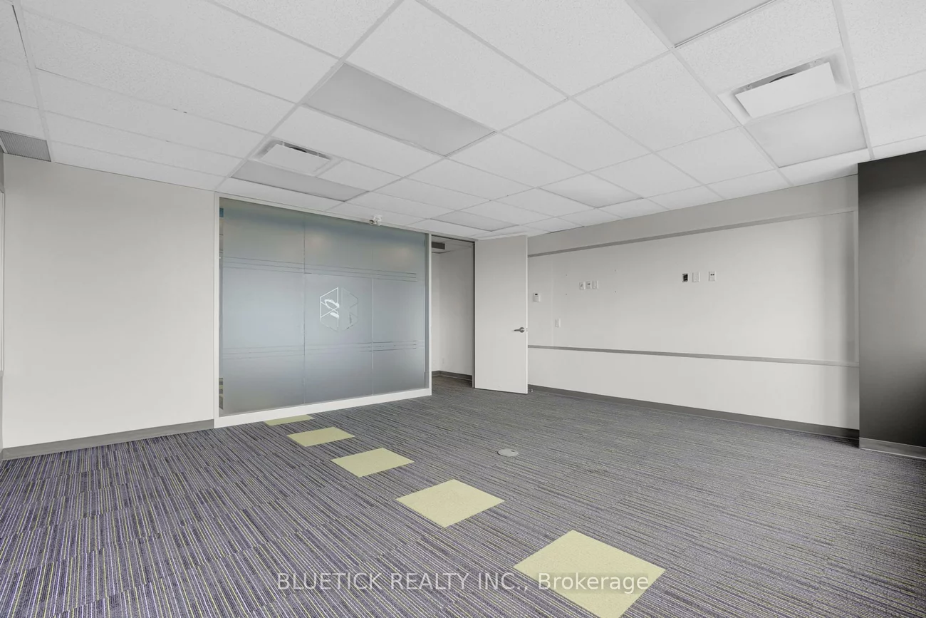 700, Dorval, 1014 - QE Queen Elizabeth, Oakville