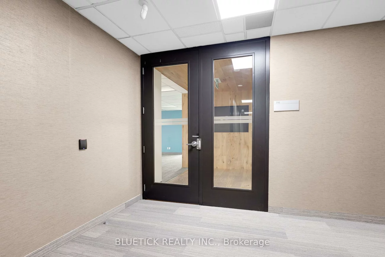 700, Dorval, 1014 - QE Queen Elizabeth, Oakville