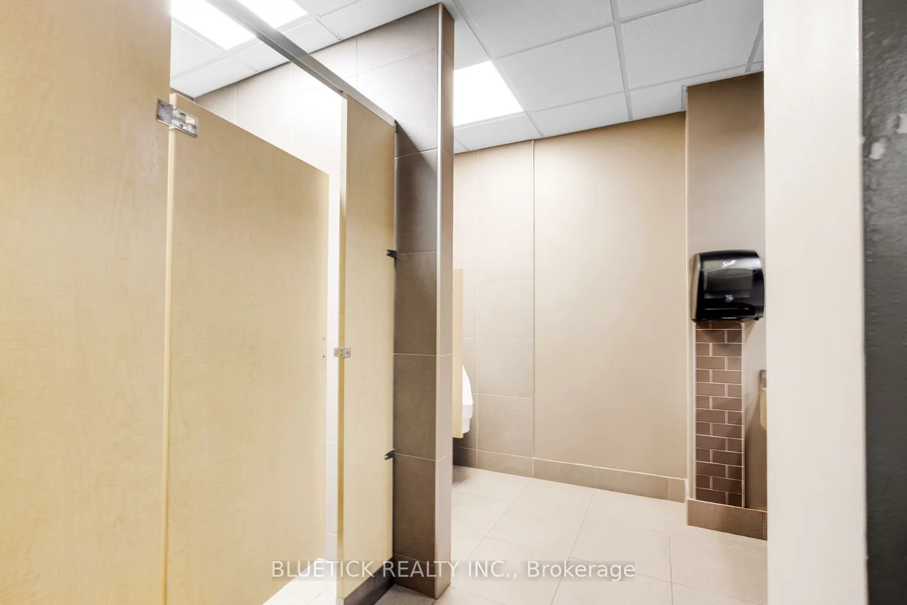 700, Dorval, 1014 - QE Queen Elizabeth, Oakville