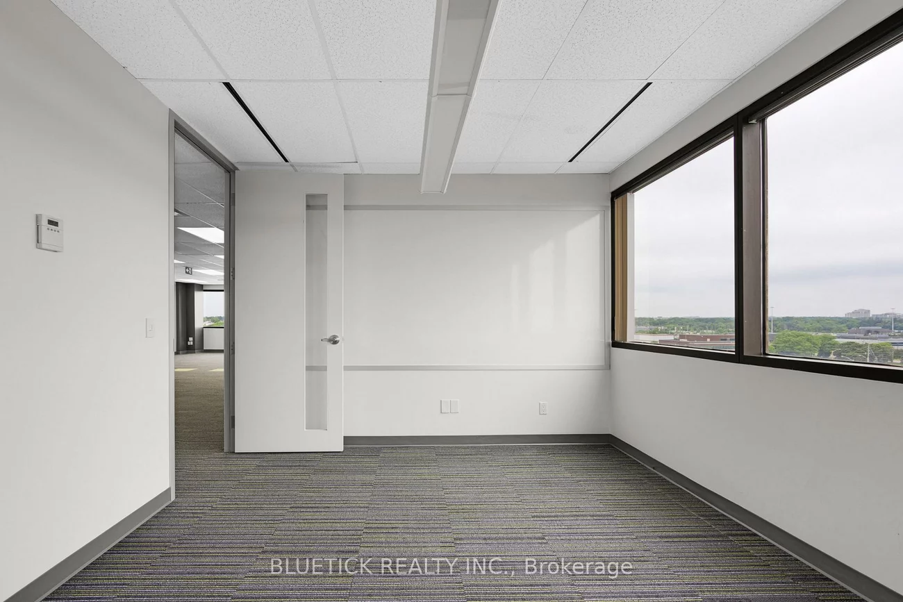 700, Dorval, 1014 - QE Queen Elizabeth, Oakville
