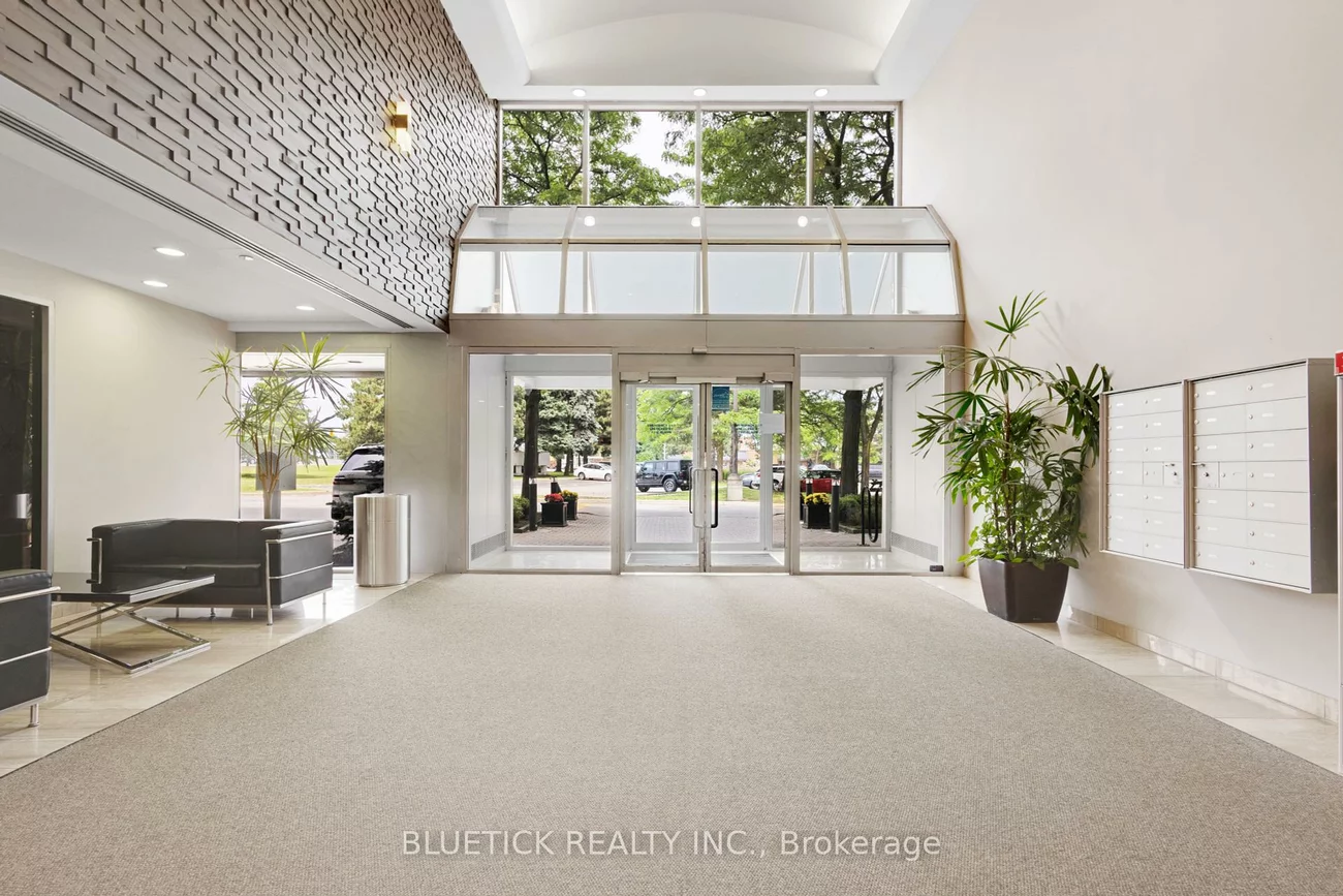 710, Dorval, 1014 - QE Queen Elizabeth, Oakville