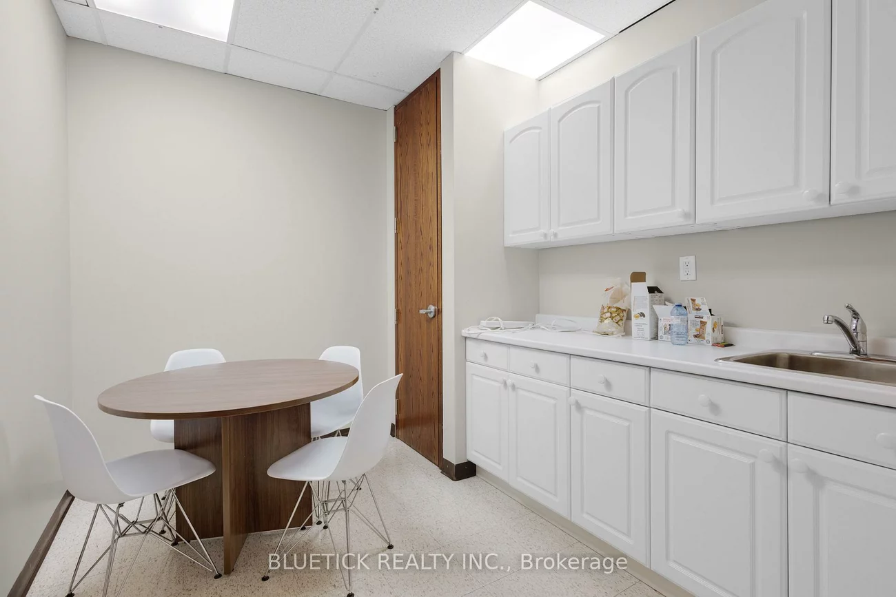 710, Dorval, 1014 - QE Queen Elizabeth, Oakville