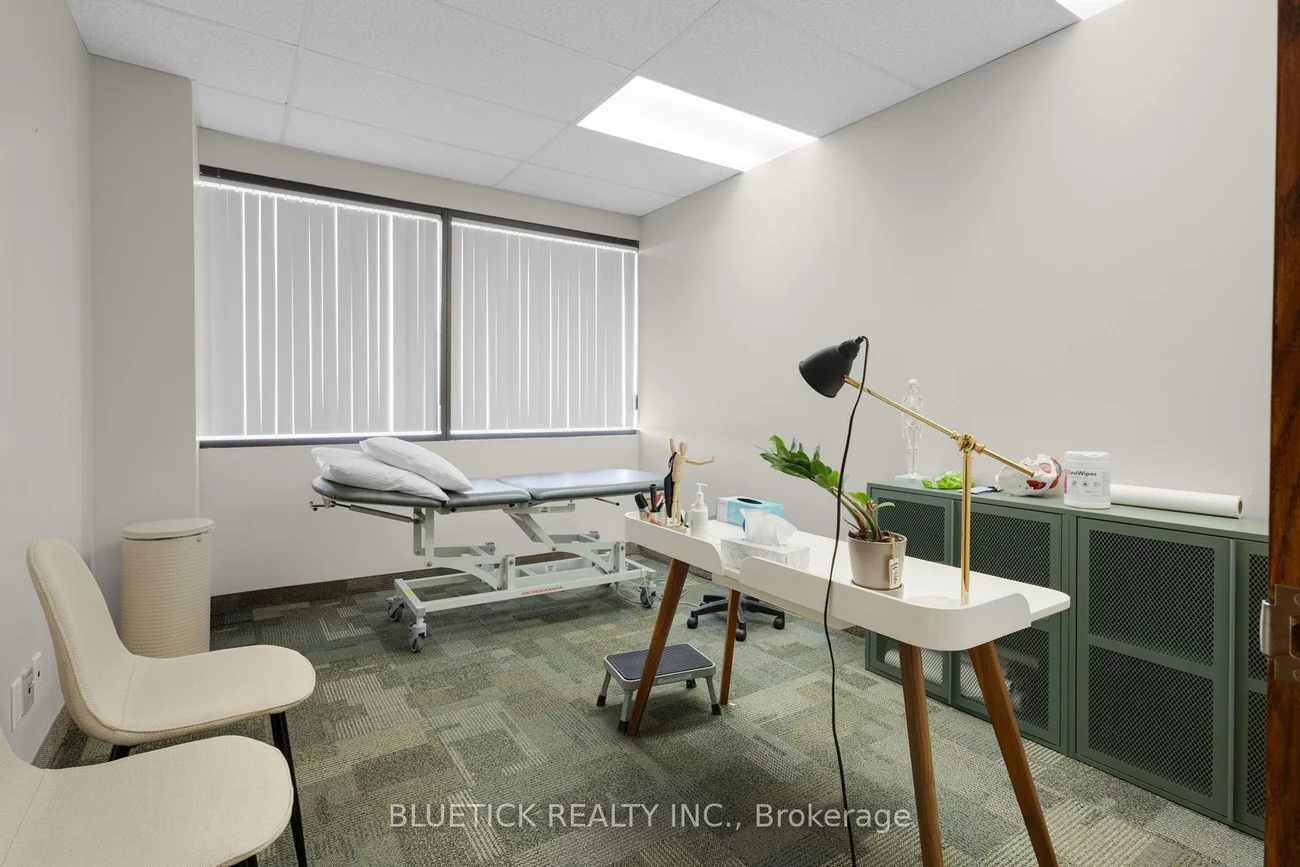 710, Dorval, 1014 - QE Queen Elizabeth, Oakville