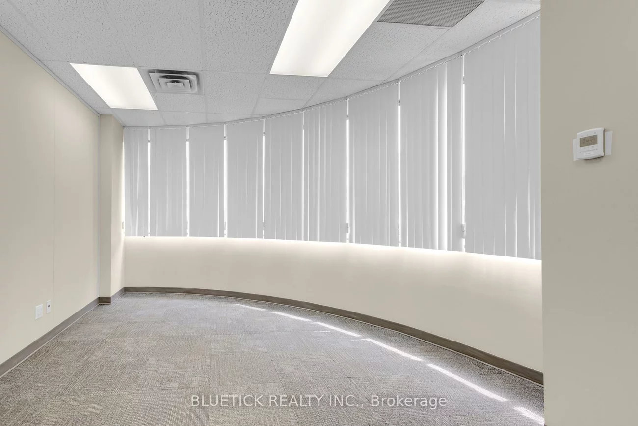 710, Dorval, 1014 - QE Queen Elizabeth, Oakville