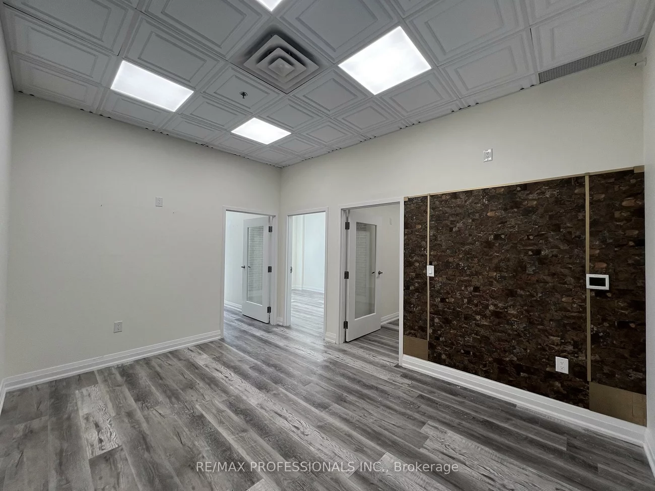 3495, Rebecca, 1014 - QE Queen Elizabeth, Oakville