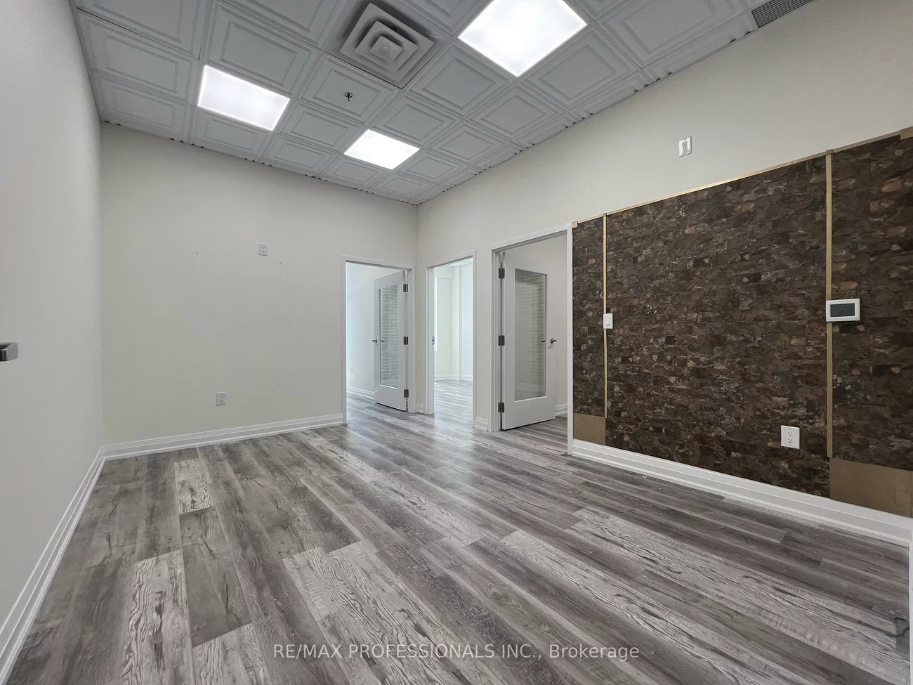 3495, Rebecca, 1014 - QE Queen Elizabeth, Oakville