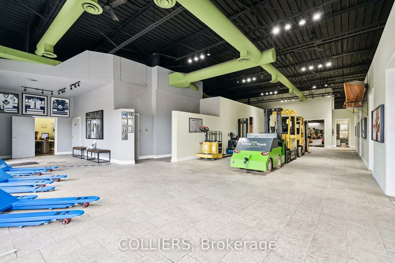 1054, South Service, 1014 - QE Queen Elizabeth, Oakville