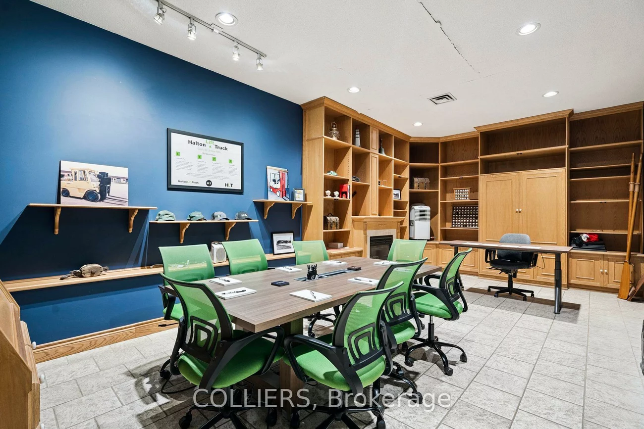 1054, South Service, 1014 - QE Queen Elizabeth, Oakville