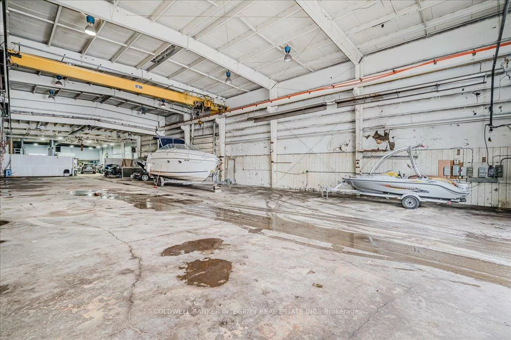 1135, Speers, 1014 - QE Queen Elizabeth, Oakville