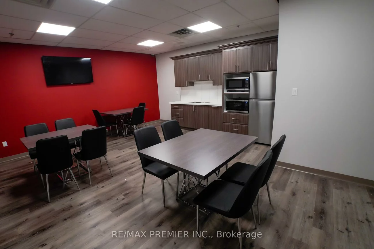 1075, North Service, 1014 - QE Queen Elizabeth, Oakville
