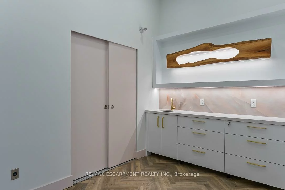 300, Randall, 1013 - OO Old Oakville, Oakville