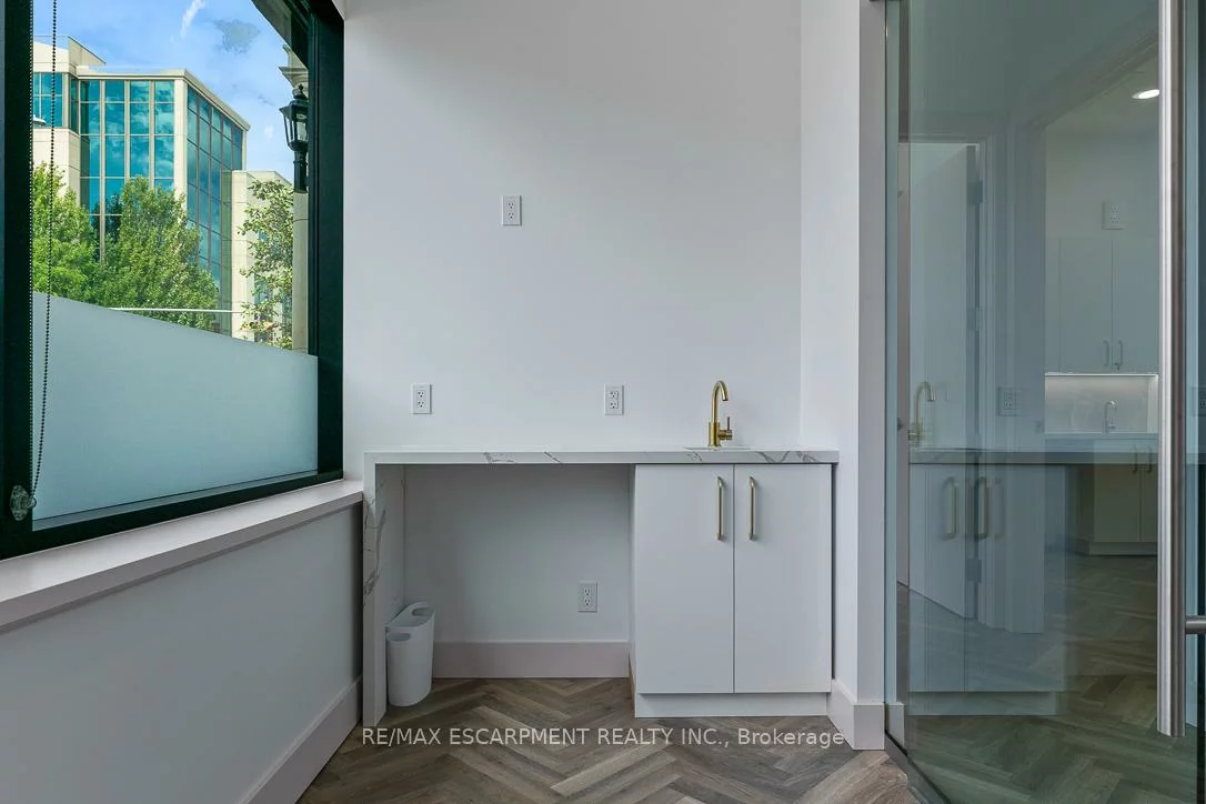 300, Randall, 1013 - OO Old Oakville, Oakville