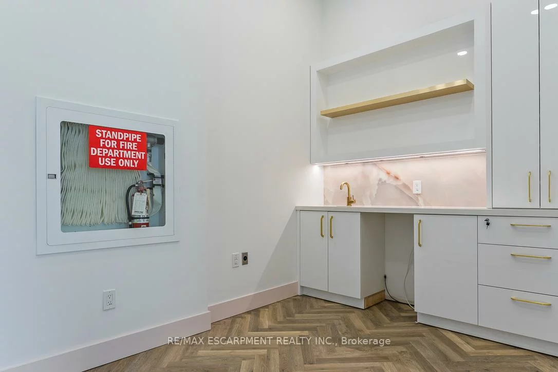 300, Randall, 1013 - OO Old Oakville, Oakville