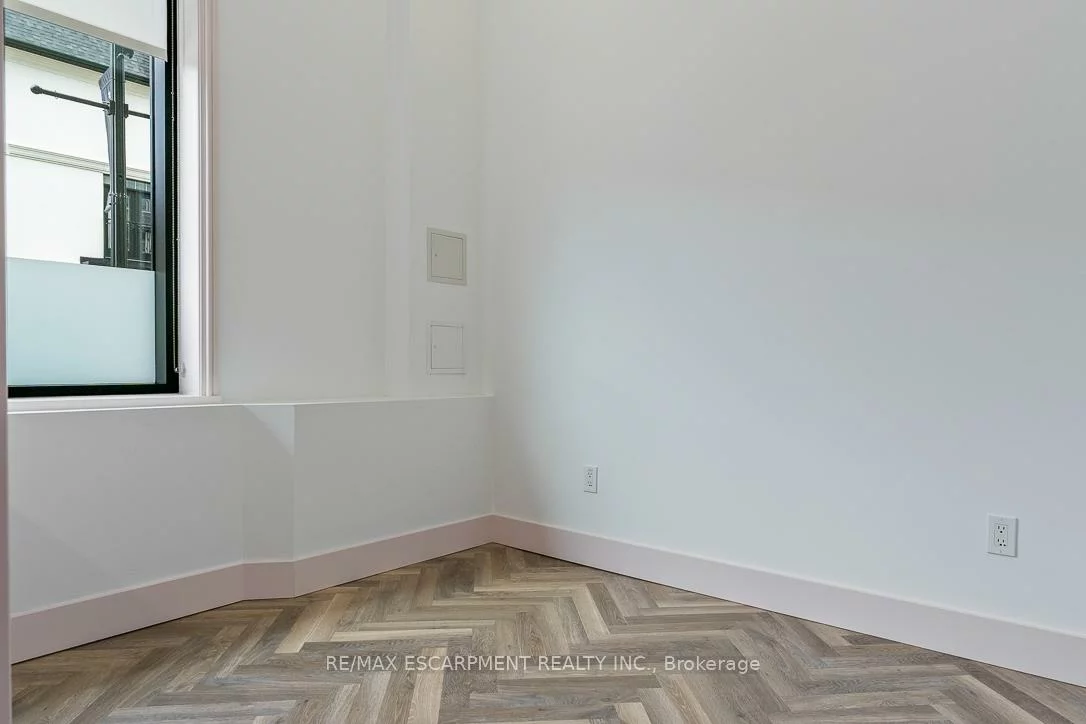 300, Randall, 1013 - OO Old Oakville, Oakville