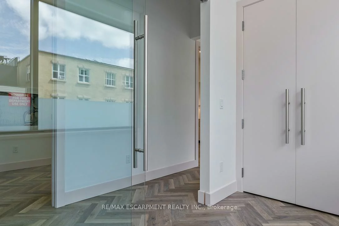 300, Randall, 1013 - OO Old Oakville, Oakville