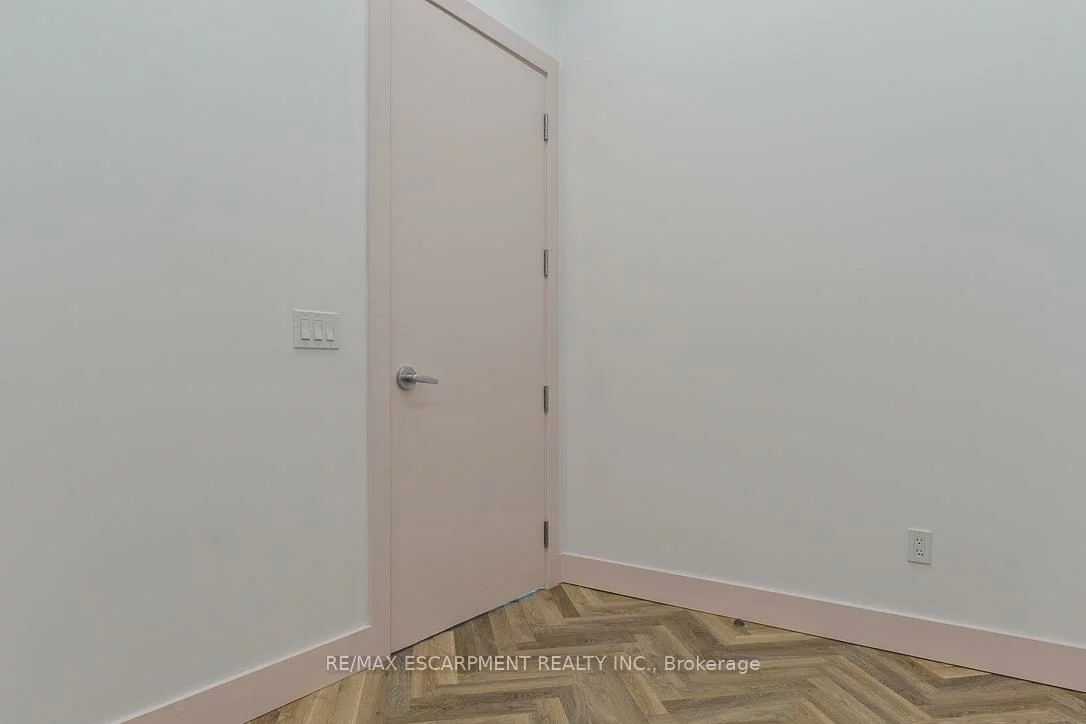 300, Randall, 1013 - OO Old Oakville, Oakville