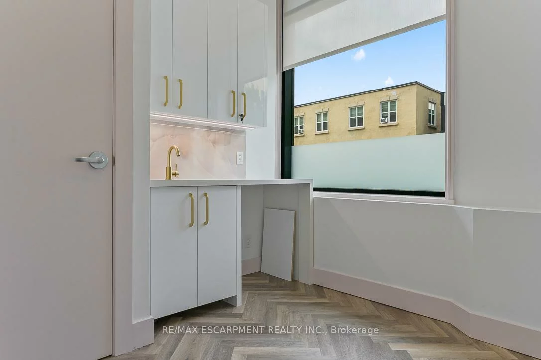 300, Randall, 1013 - OO Old Oakville, Oakville