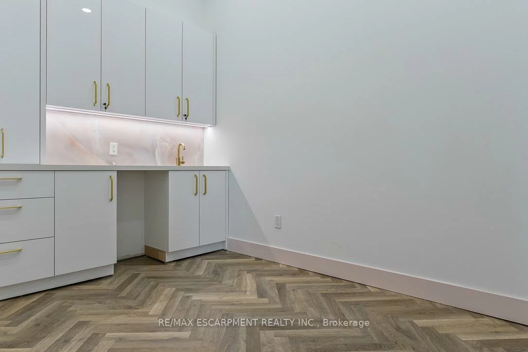 300, Randall, 1013 - OO Old Oakville, Oakville