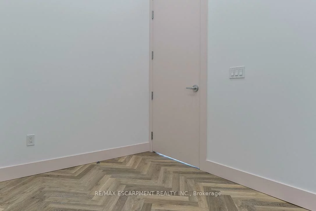 300, Randall, 1013 - OO Old Oakville, Oakville