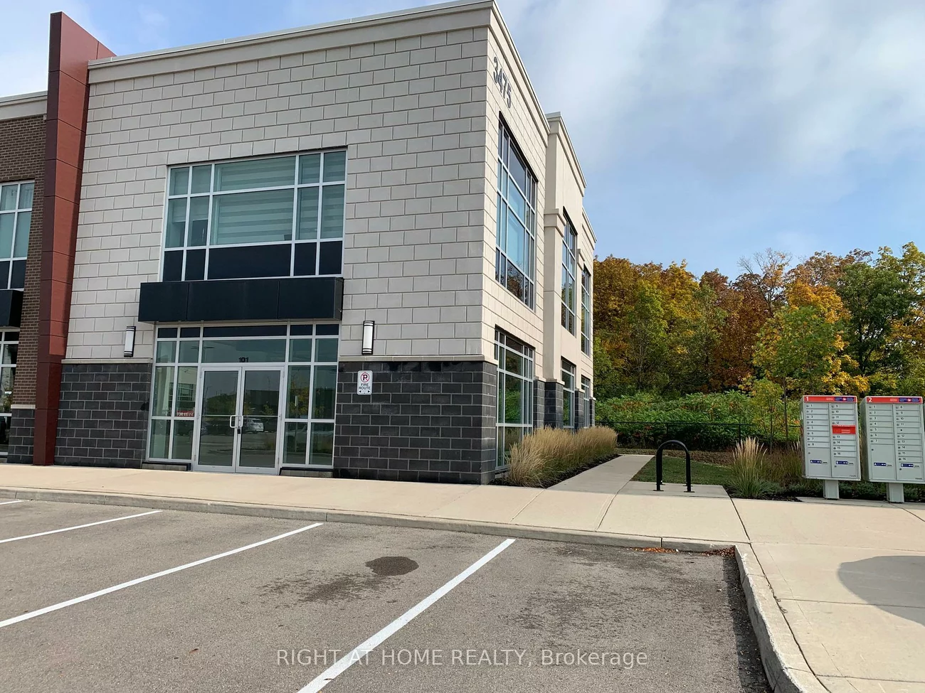 3475, Rebecca, 1014 - QE Queen Elizabeth, Oakville