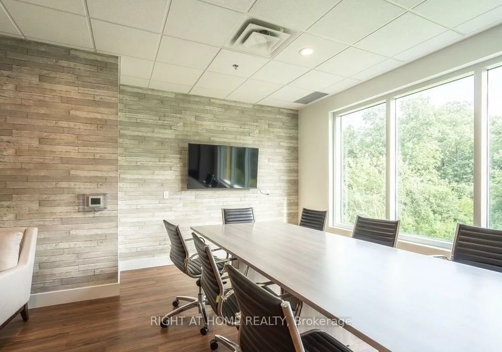3475, Rebecca, 1014 - QE Queen Elizabeth, Oakville