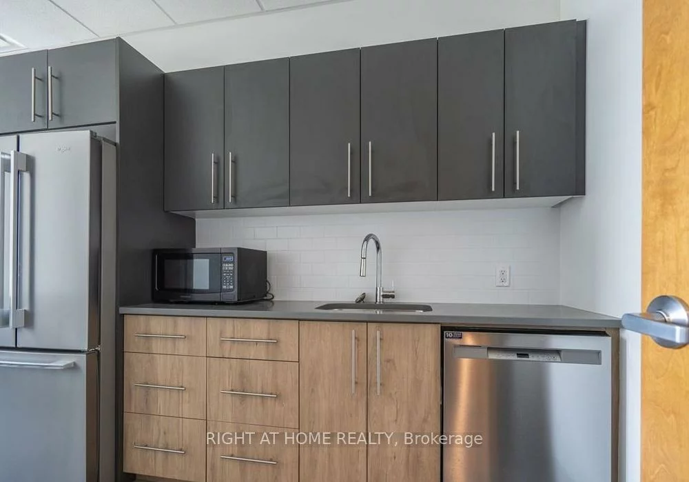 3475, Rebecca, 1014 - QE Queen Elizabeth, Oakville
