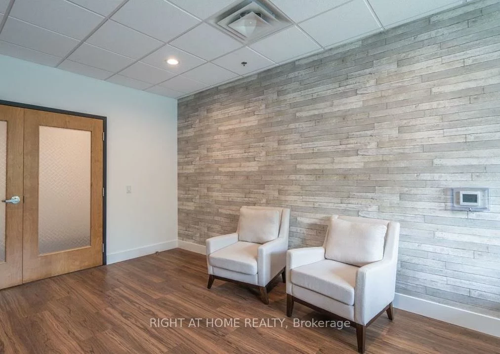 3475, Rebecca, 1014 - QE Queen Elizabeth, Oakville