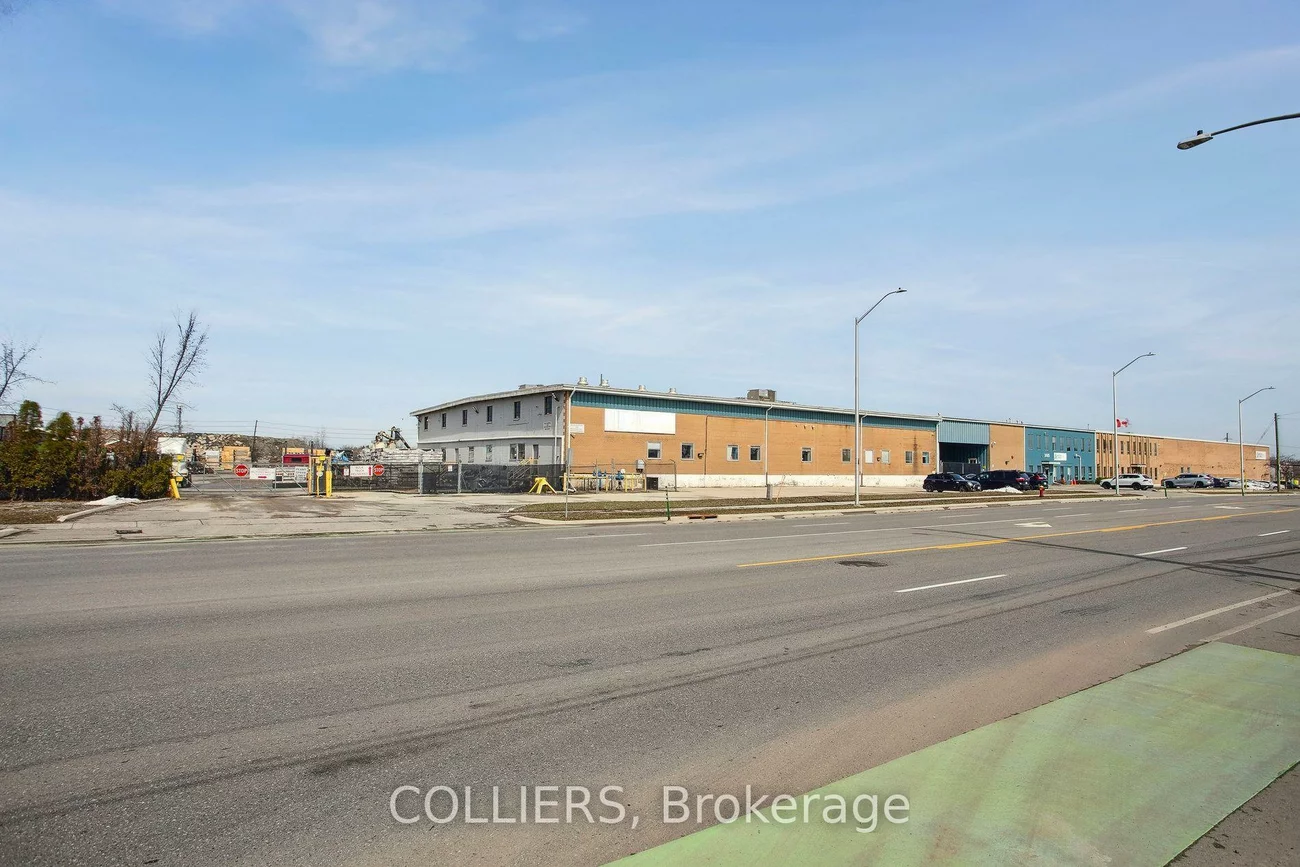 1485, Speers, 1014 - QE Queen Elizabeth, Oakville