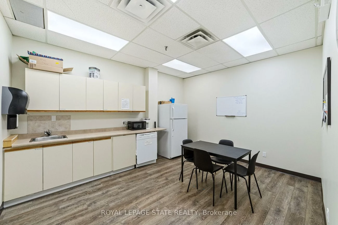 775, Pacific, 1014 - QE Queen Elizabeth, Oakville
