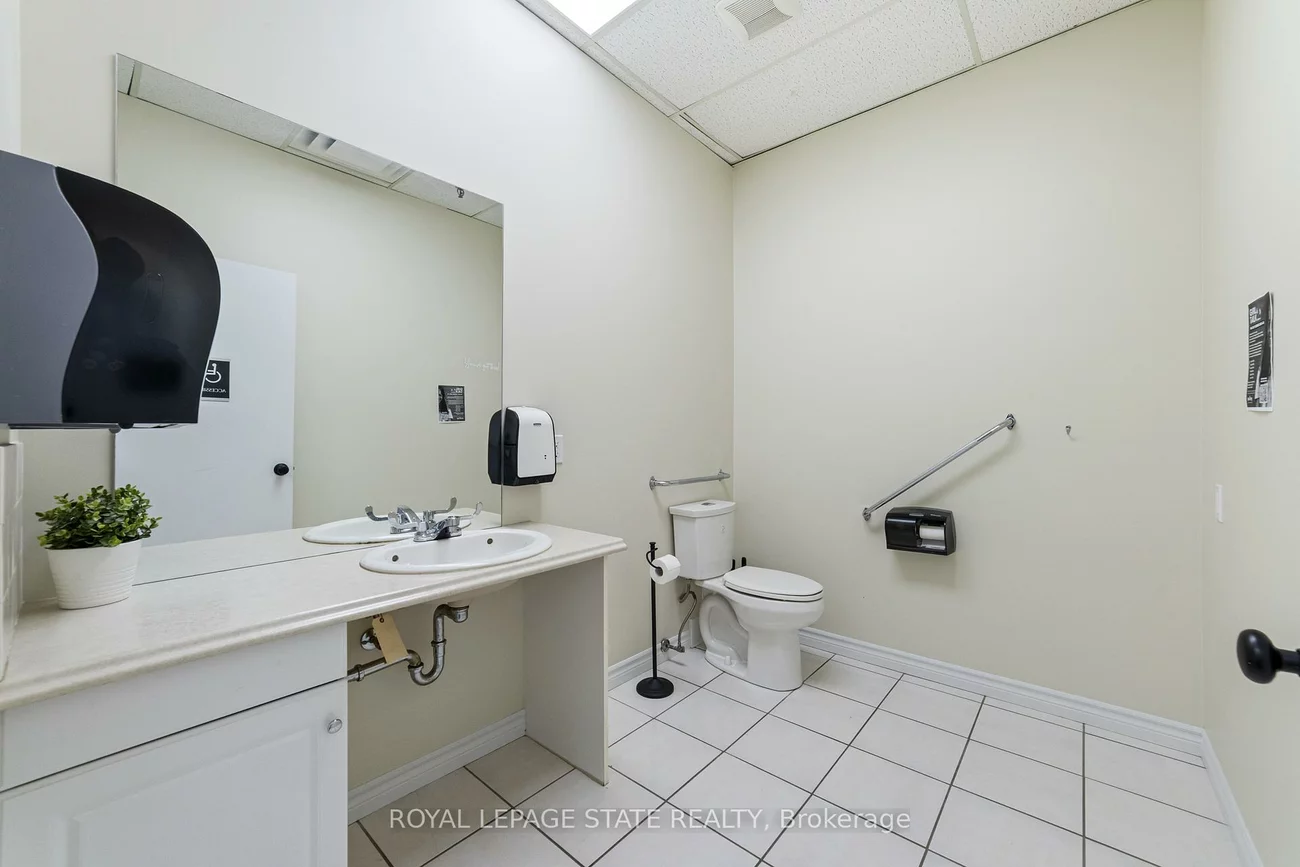 775, Pacific, 1014 - QE Queen Elizabeth, Oakville