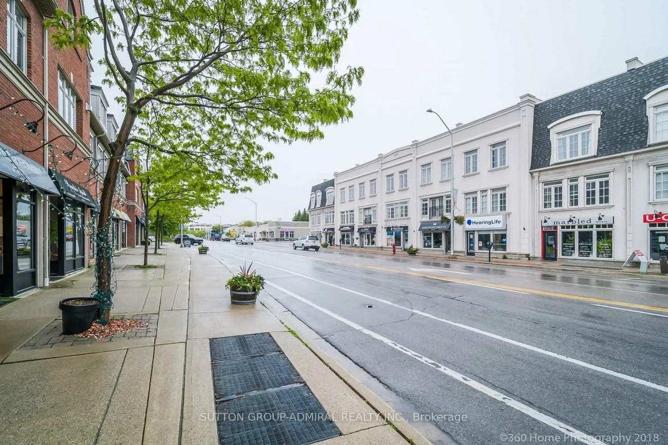 104, Lakeshore, 1002 - CO Central, Oakville