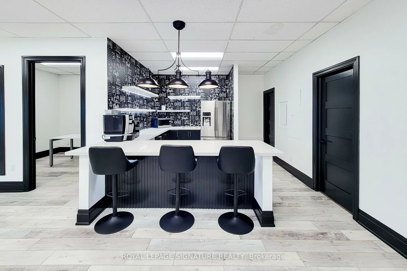 414, North Service, 1014 - QE Queen Elizabeth, Oakville