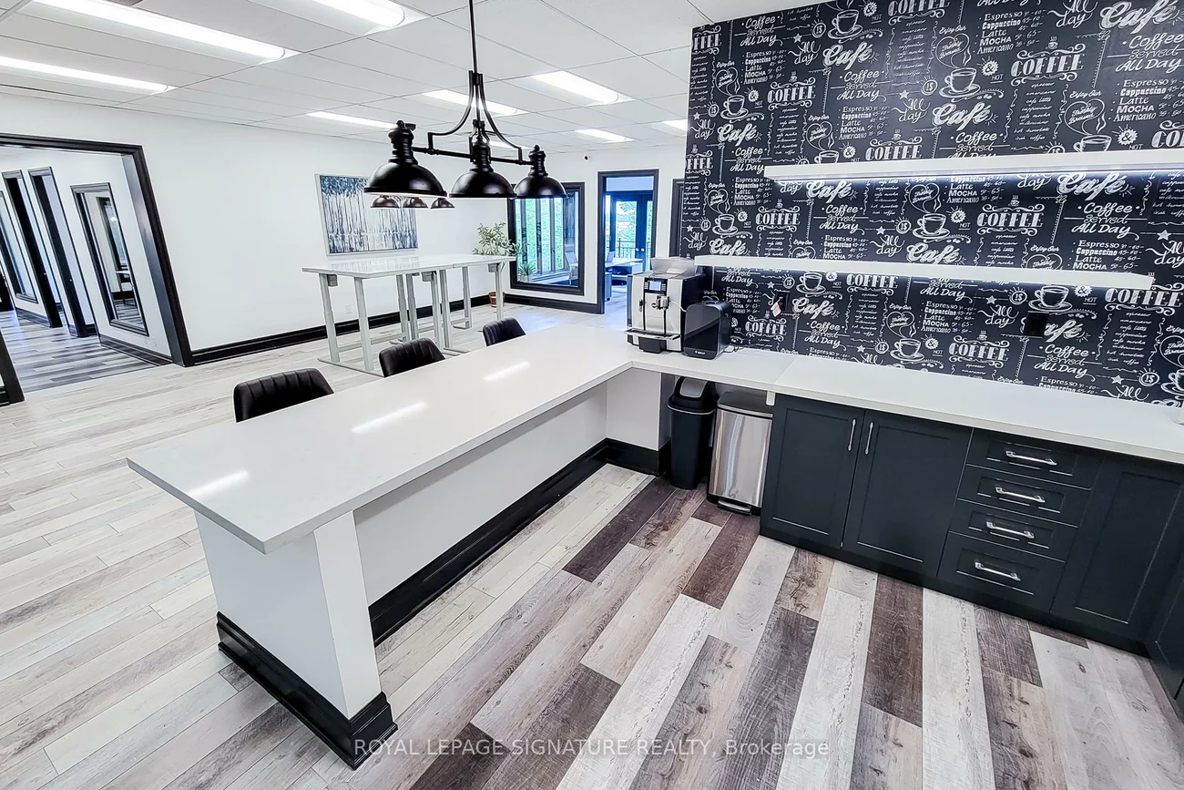 414, North Service, 1014 - QE Queen Elizabeth, Oakville