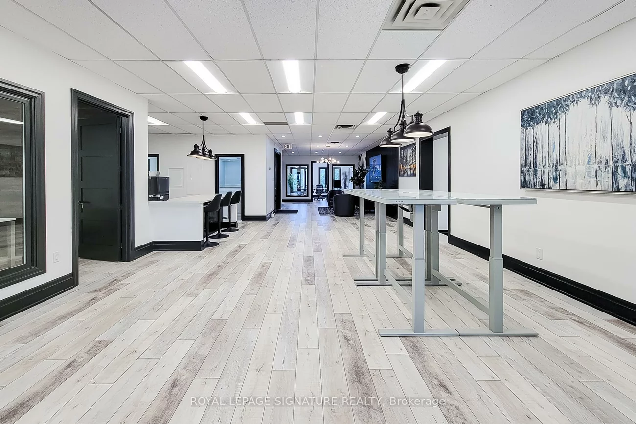 414, North Service, 1014 - QE Queen Elizabeth, Oakville