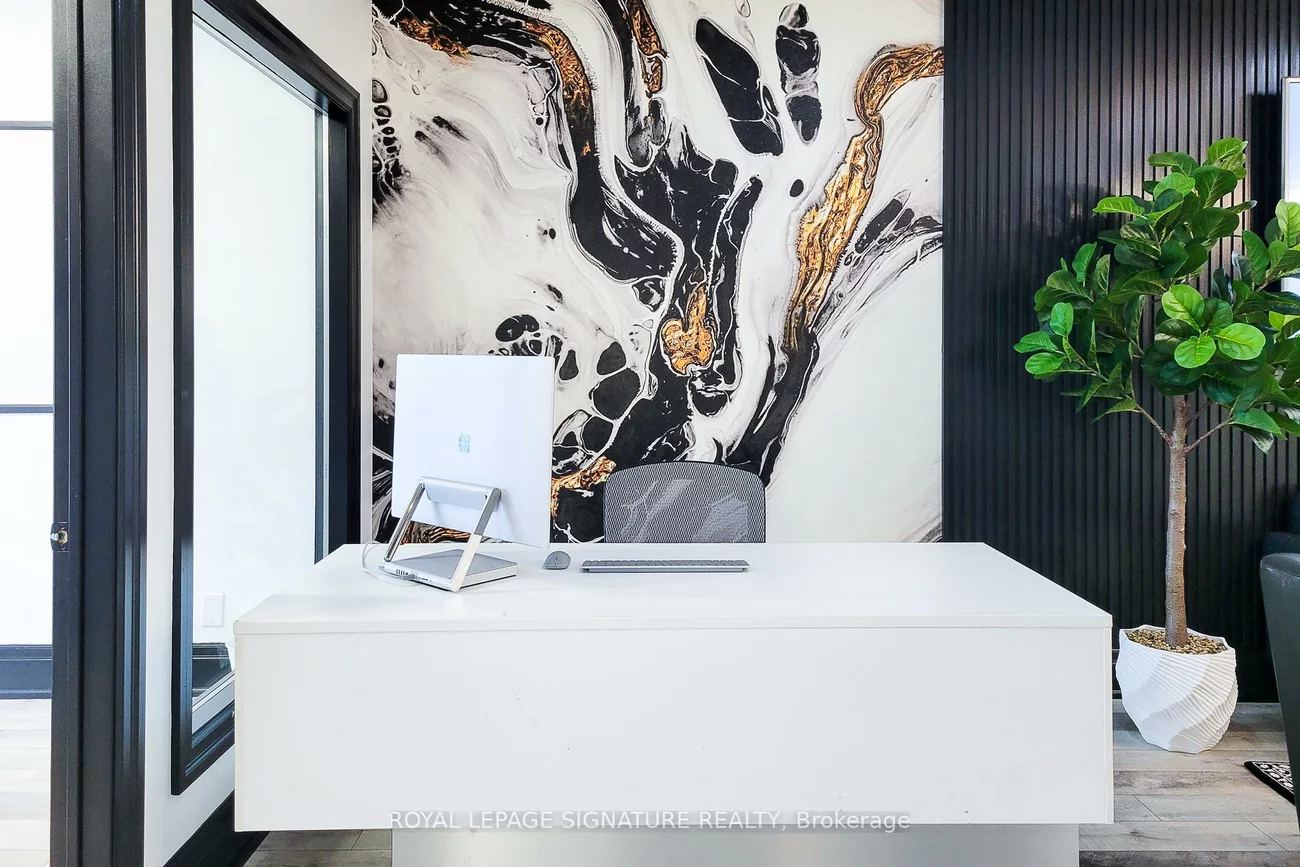 414, North Service, 1014 - QE Queen Elizabeth, Oakville