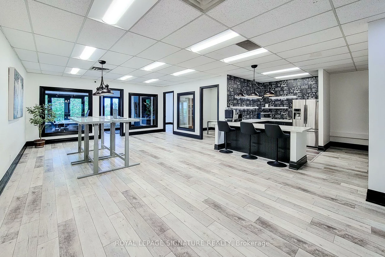 414, North Service, 1014 - QE Queen Elizabeth, Oakville