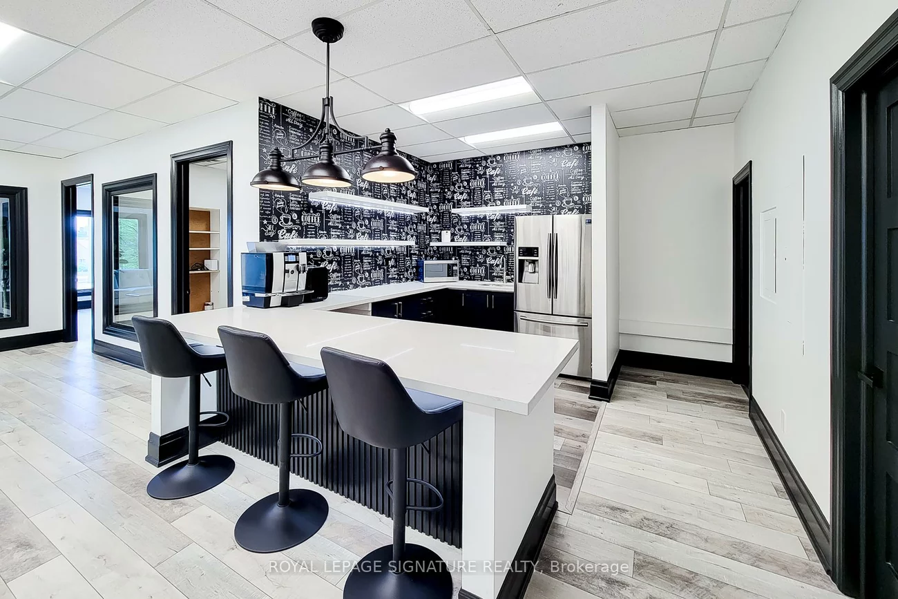 414, North Service, 1014 - QE Queen Elizabeth, Oakville