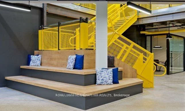 2115, South Service, 1014 - QE Queen Elizabeth, Oakville