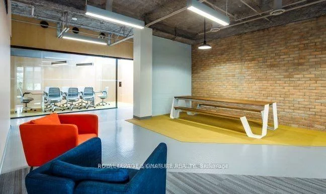 2115, South Service, 1014 - QE Queen Elizabeth, Oakville