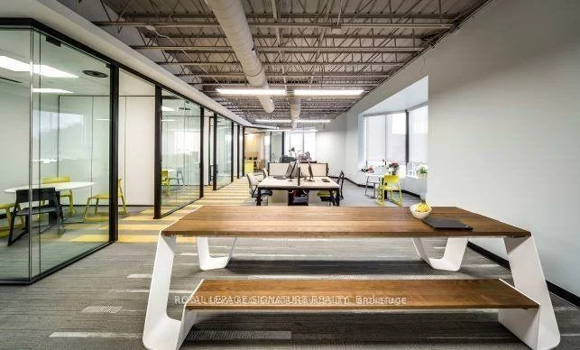 2115, South Service, 1014 - QE Queen Elizabeth, Oakville