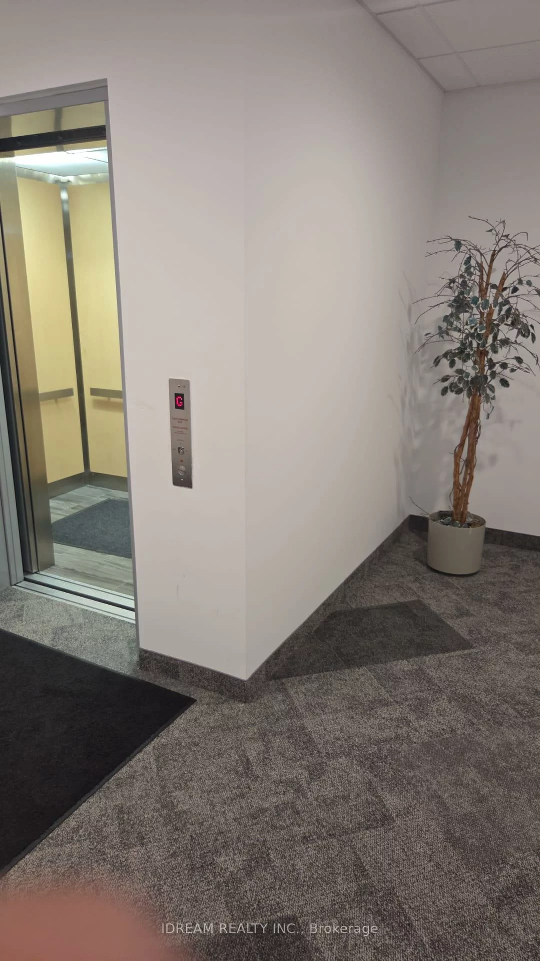 3495, Rebecca, 1014 - QE Queen Elizabeth, Oakville