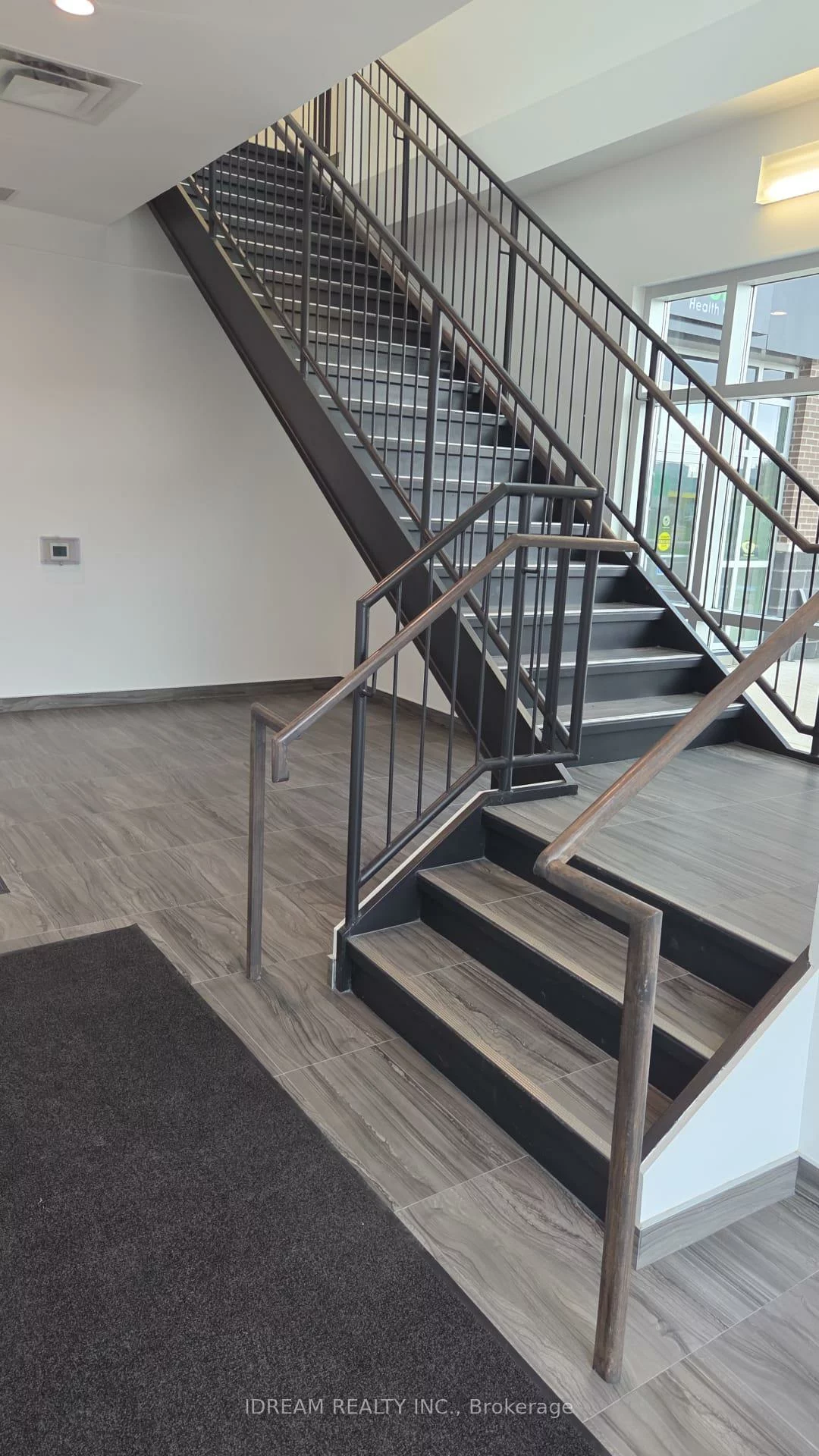 3495, Rebecca, 1014 - QE Queen Elizabeth, Oakville