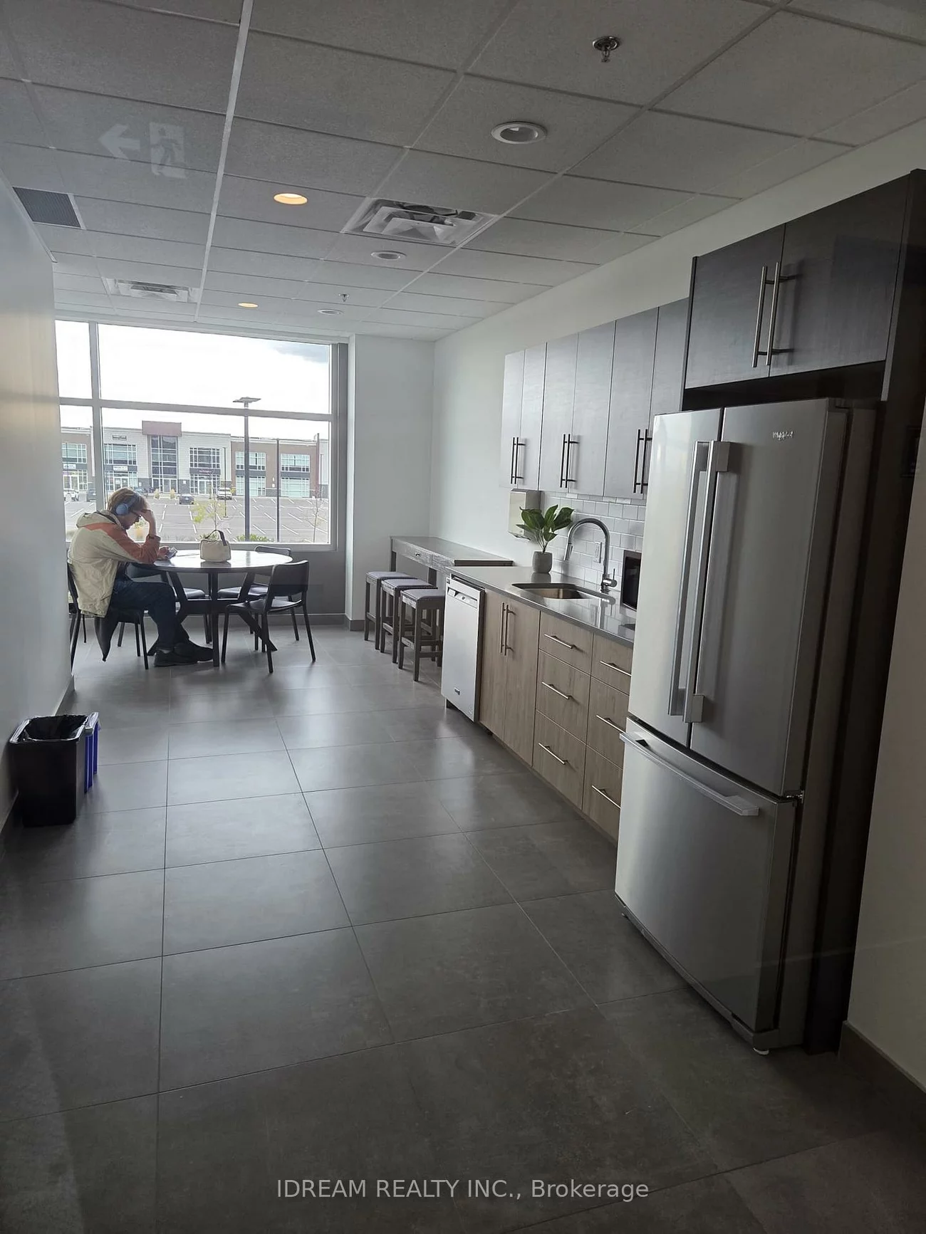 3495, Rebecca, 1014 - QE Queen Elizabeth, Oakville