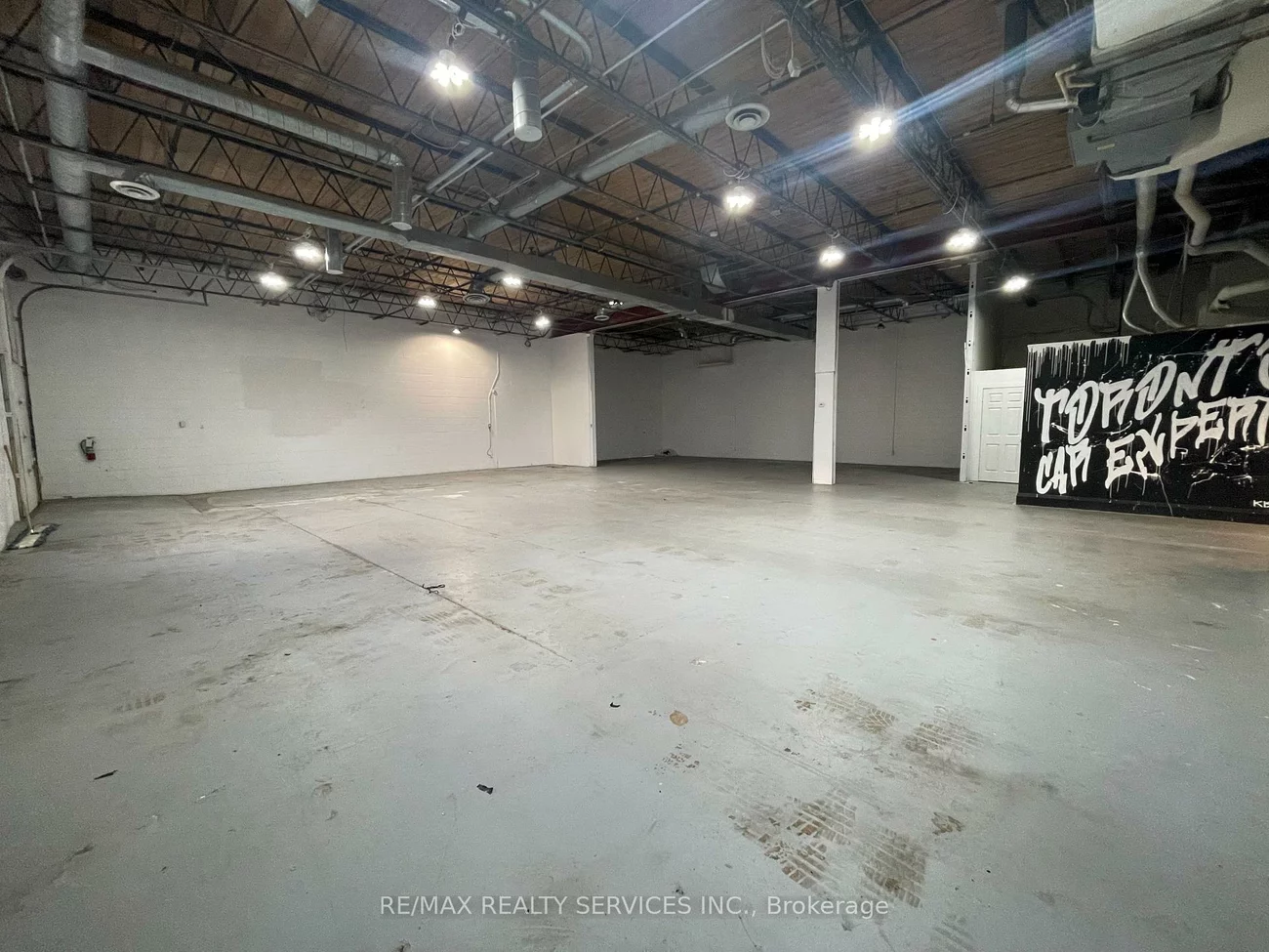 529, Speers, 1014 - QE Queen Elizabeth, Oakville