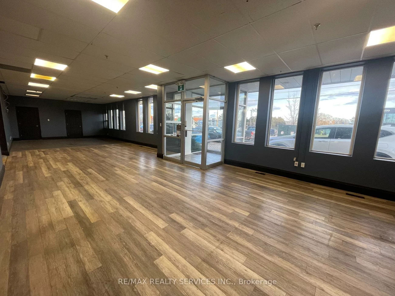 529, Speers, 1014 - QE Queen Elizabeth, Oakville