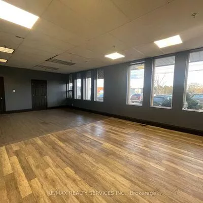 529, Speers, 1014 - QE Queen Elizabeth, Oakville