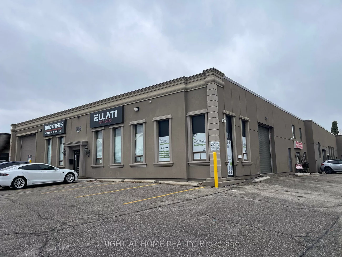 345, Wyecroft, 1014 - QE Queen Elizabeth, Oakville