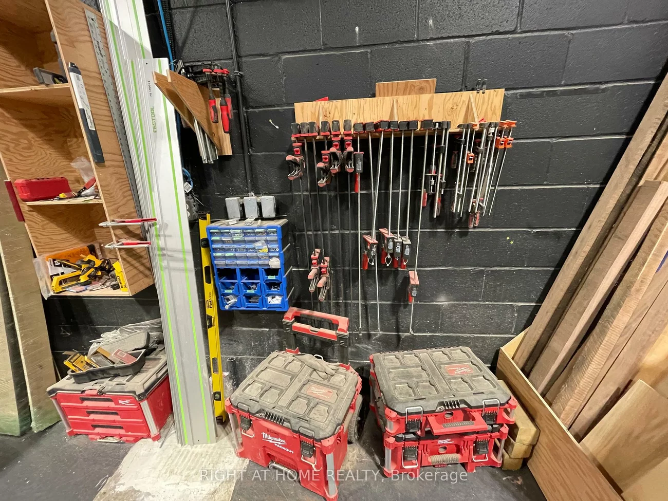 345, Wyecroft, 1014 - QE Queen Elizabeth, Oakville