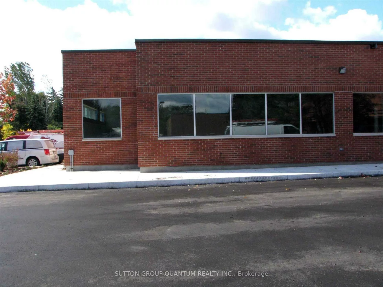 1060, Speers, 1014 - QE Queen Elizabeth, Oakville